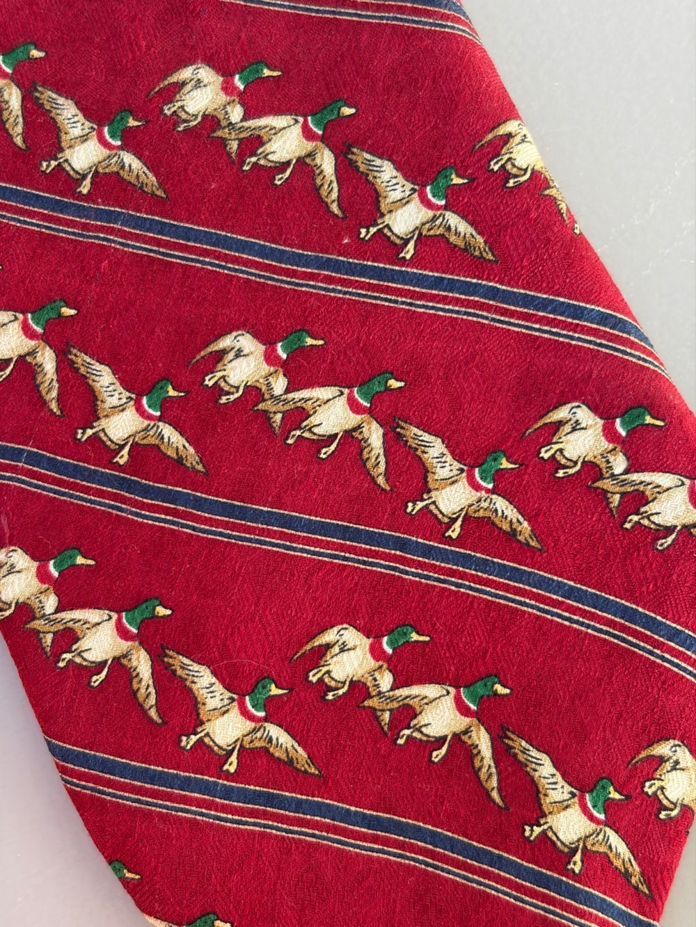 Mallard duck motif Pattern Red Tie 100% silk Made in USA Vtg